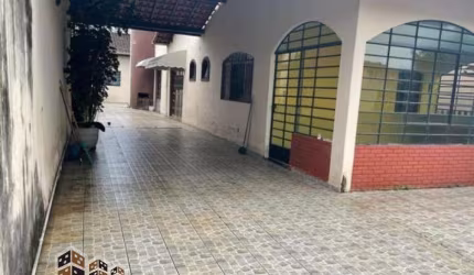 Casa com 3 quartos à venda no Pontal de Santa Marina, Caraguatatuba  por R$ 800.000