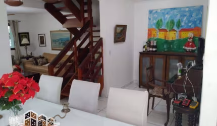 Casa em condomínio fechado com 4 quartos à venda no Sumaré, Caraguatatuba  por R$ 600.000