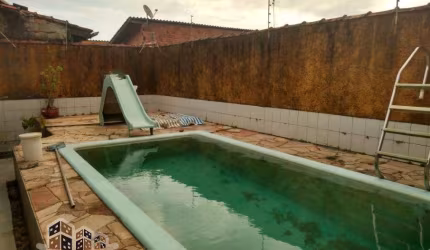 Casa com 3 quartos à venda na Rua Joaquim Aurélio Nabuco de Araújo, Jardim Terralão, Caraguatatuba, 300 m2 por R$ 690.000