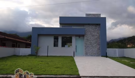Casa em condomínio fechado com 3 quartos à venda no Massaguaçu, Caraguatatuba  por R$ 1.000.000