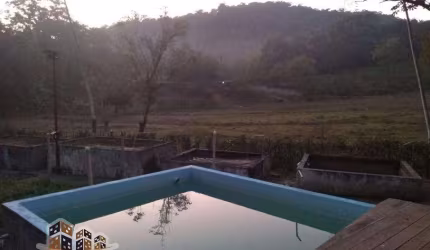 Casa com 3 quartos à venda no Pegorelli, Caraguatatuba  por R$ 400.000