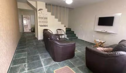 Casa com 2 quartos à venda no Martim de Sá, Caraguatatuba  por R$ 330.000