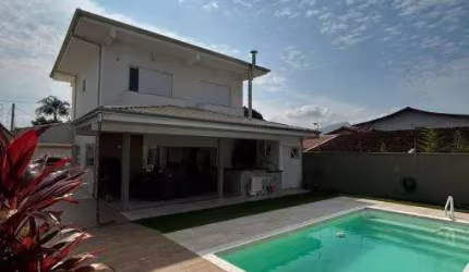 Casa com 4 quartos à venda no Jardim Britânia, Caraguatatuba , 360 m2 por R$ 1.650.000