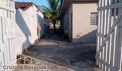 Casa com 1 quarto à venda no Jardim das Gaivotas, Caraguatatuba  por R$ 330.000