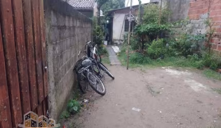 Casa com 3 quartos à venda no Perequê Mirim, Caraguatatuba  por R$ 170.000