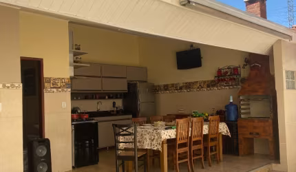 Casa 03 Dormitórios com Edícula - Vista Verde
