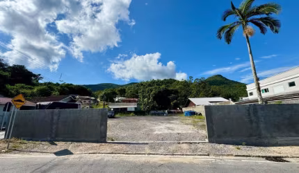TERRENO COMERCIAL DE ESQUINA NO BAIRRO DO  JORDÃO