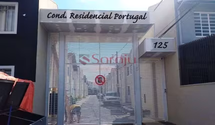 Saraju Imobiliária vende sobrado em condomínio no Cajuru, ao lado do Colégio e Faculdade Modelo.
