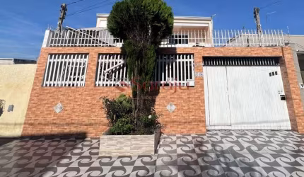 VENDE-SE SOBRADO