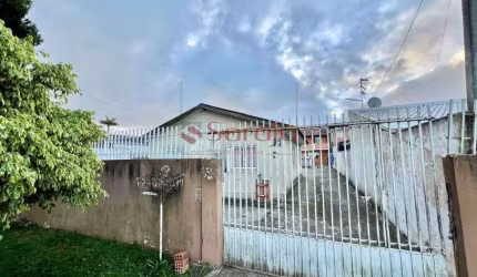 Vende-se terreno no Cajuru com 3 casas- Aceita permuta como parte do pagamento