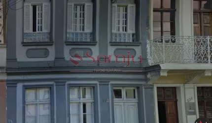 Vende-se casa para ponto comercial  - Patrimônio Histórico Cultural no centro de Curitiba.