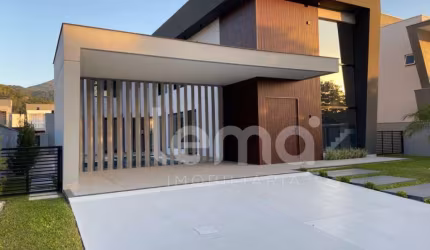 Casa em condomínio fechado com 4 quartos à venda no Centro, Camboriú  por R$ 2.990.000