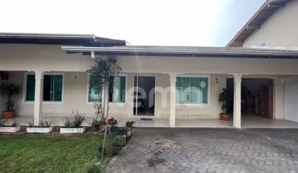 Casa com 4 quartos à venda na Escola Agrícola, Blumenau , 270 m2 por R$ 990.000