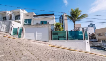 Casa de Alto Padrao  Bairro Fazenda em Itajai.