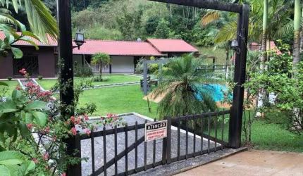 Sitio para Venda em Itajai  3 suites  4 banheiros  2 vagas