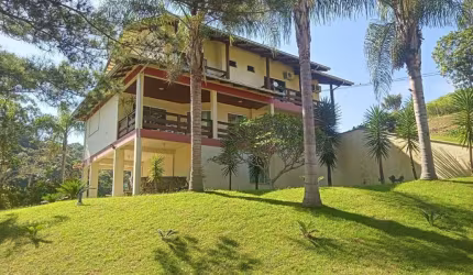 Sitio com boa estrutura pronta para uso em Gaspar SC