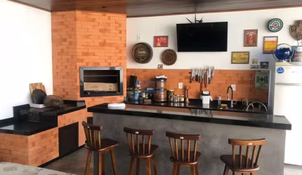 Casa de alto Padrao com 4 dormitorios sendo 1 suite e 2 vagas no bairro Vila Operaria em Itajai