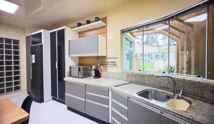 Casa com 03 Dormitorios sendo 01 Suite e 02 Vagas no Bairro Ressacada em Itajai