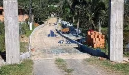 Sitio com saida para a BR 101 em Balneario Picarras