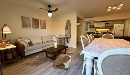 Triplex todo mobiliado com 2 dormitorios e 1 vaga de garagem em Cabecudas Itajai