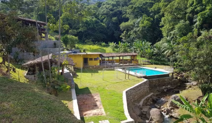 Linda Chacara com 2 dormitorios e 1 vaga de garagem no bairro Varginha em Santo Amaro da Imperatr...