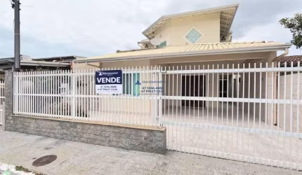 ALUGO ou VENDO  Casa Bairro Sao Joao em Itajai  FINANCIA