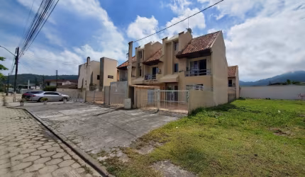 Apartamento de 2 dormitórios a venda em Caiobá