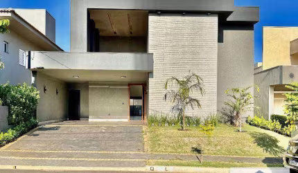 Casa à venda no Condomínio Quinta do Lago com 3 suítes, 4 vagas de garagem e uma área de lazer especial!  Próximo a Represa Municipal!!