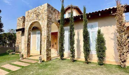 Casa à venda no Condomínio Monte Carlo, com 3 suítes, totalmente planejada - Próximo ao Compre Mix!!