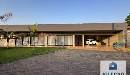 Casa à venda no Monte Carlo com 4 suítes e 2 vagas cobertas - Próximo ao Compre Mix !!