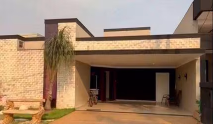 Linda Casa à Venda - Village Damha 2  Localização: Ao lado da portaria (ótima localização) Situação: Casa quitada e já com o Habite-se  Característic