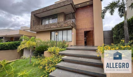 Casa à venda no Eco Village 2 com 5 dormitórios e 3 vagas de garagem / Ao Lado da Decathlon