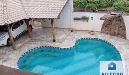 Sobrado à venda no Jardim Tarraf II com 4 suítes e 2 vagas de garagem / Próximo a UNIP