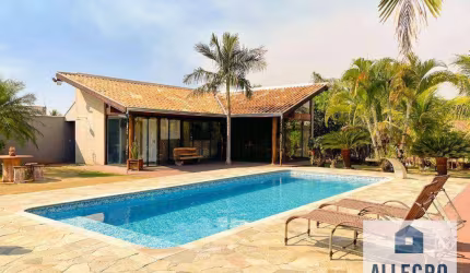 Casa à venda com 4 dormitórios e 4 vagas de garagem/ Próximo a Ipiguá