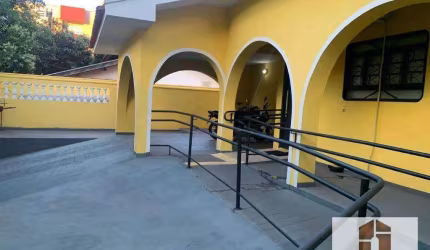 Casa Comercial para locação no Jardim Walkíria com 3 salas e 3 vagas de garagem / Próximo ao Plaza Avenida Shopping