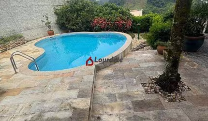 Casa espaçosa com linda vista no bairro Jardim Maluche!!!