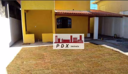 Casa com 03 dormitórios em Interlagos