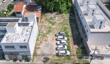 Terreno à venda no bairro Jardim Aeroporto em Lauro de Freitas/BA