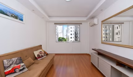 APARTAMENTO COM 2 QUARTOS EM LOCALIZAÇÃO PRIVILEGIADA NO CENTRO DE FLORIANÓPOLIS/SC