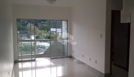 Apartamento com 02 dormitórios no bairro Carvoeira prox. da UFSC em Florianópolis/SC