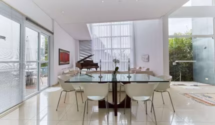 Casa com 2 quartos para alugar na Rua Vitório Sbalqueiro, 680, Vista Alegre, Curitiba por R$ 9.500