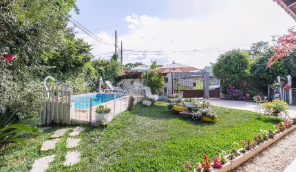 Casa com 3 quartos à venda na Rua Milano, 220, São Braz, Curitiba por R$ 1.990.000