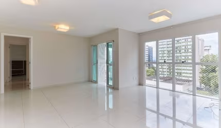 Apartamento com 3 quartos para alugar na Rep. Argentina, 1812, Água Verde, Curitiba por R$ 3.900