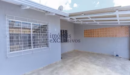 Casa com 2 quartos para alugar na Rua da Lua, 300, Sítio Cercado, Curitiba por R$ 2.200
