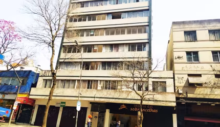Loja para alugar, 81.03 m2 por R$3950.00  - Centro - Curitiba/PR