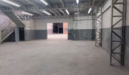 Barracão/Galpão para alugar, 621.00 m2 por R$11000.00  - Novo Mundo - Curitiba/PR