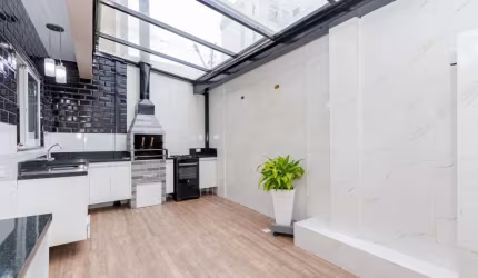 Sobrado com 3 quartos  à venda, 107.00 m2 por R$780000.00  - Pinheirinho - Curitiba/PR
