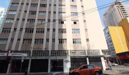 Kitinet com 1 quarto  para alugar, 30.00 m2 por R$850.00  - Centro - Curitiba/PR