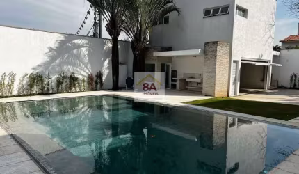 Casa moderna, descolada, iluminada e em ótima localização.  Projeto de arquitetura de João Armentano