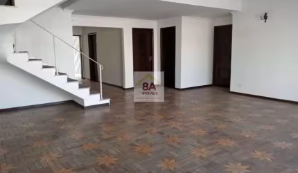 Maravilhoso Sobrado!!! Rua Calma e larga!!   243 M² de área util.  4 Dormitórios 2 suítes !!!!